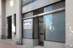 Retail for rent at Calle Alfonso de Montalvo, Ávila, 05001 with composite material, door, concrete, sidewalk, glass, aluminium and sign around