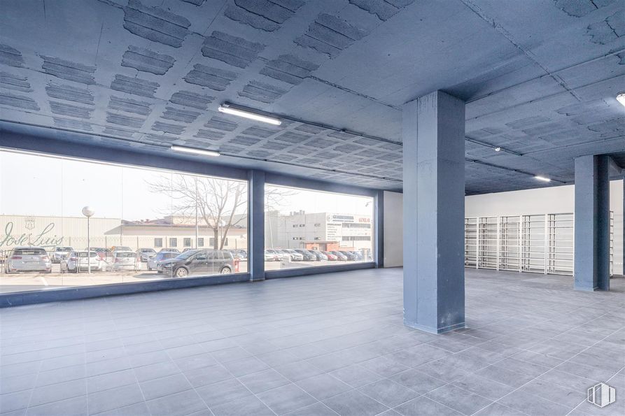 Retail for rent at Avenida Industria, 37, Alcobendas, Madrid, 28108 with car, light fixture, building, shade, floor, flooring, commercial building, city, glass and facade around