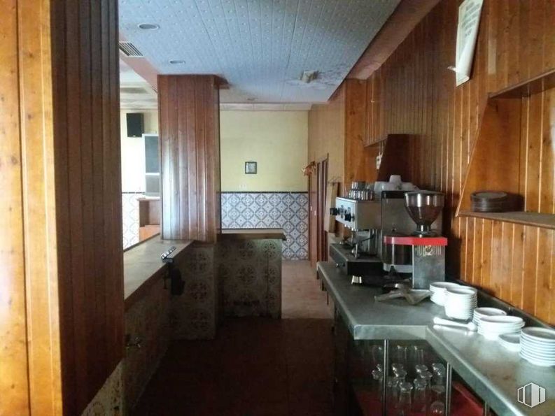 Local en venta en Calle Antonio Domingo, Talavera de la Reina, Toledo, 45600 con encimera, ebanistería, edificio, fregadero de cocina, aparato de cocina, cocina, madera, fregadero, suelo y piso alrededor