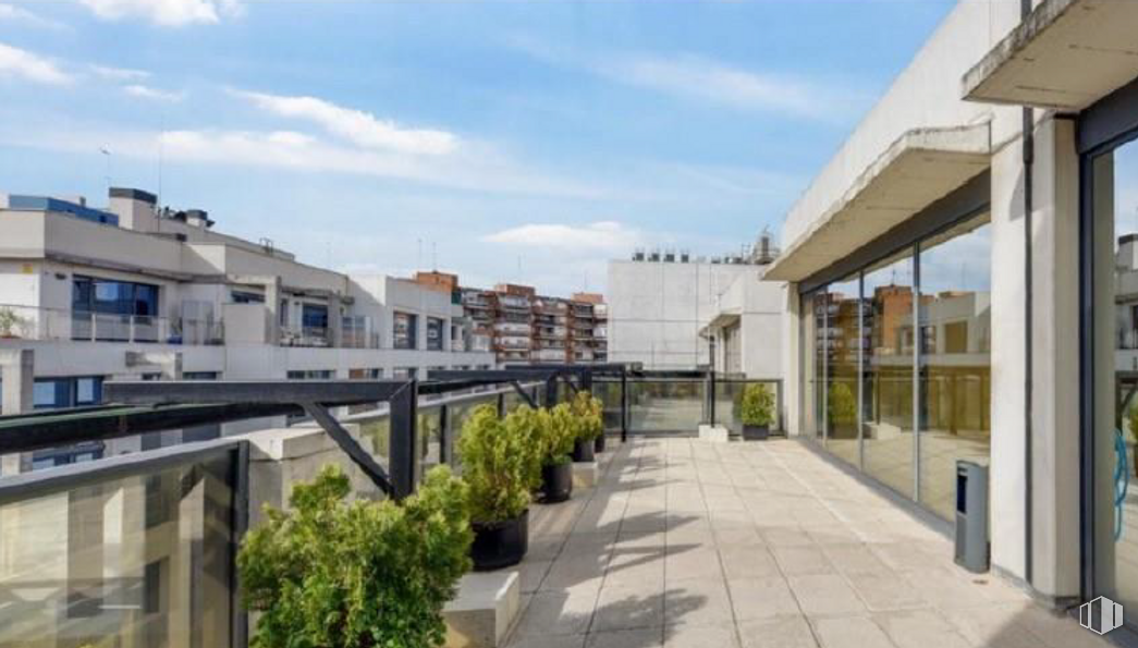 Oficina en alquiler en Edificio B - NoMa, Avenida Manoteras, 32, Hortaleza, Madrid, 28050 con planta, edificio, nube, cielo, ventana, diseño urbano, condominio, zona residencial, casa y fachada alrededor