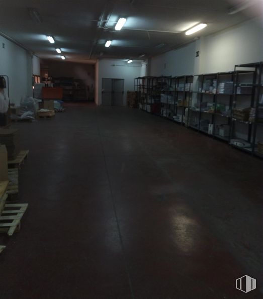 Industrial for sale at Calle San Máximo, 31, Usera, Madrid, 28041 with bookcase, shelf, shelving, publication, flooring, wood, floor, building, hall and hardwood around