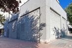 Local en alquiler y venta en Zona Soto de Henares, Torrejón de Ardoz, Madrid, 28850 con planta, cielo, árbol, sombra, superficie de la carretera, arquitectura, asfalto, pared, pendiente y zona residencial alrededor