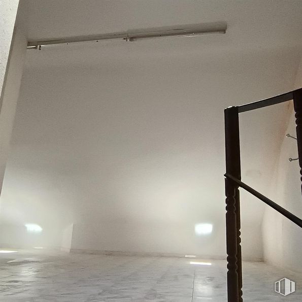 Office for rent at Avenida Constitución, Móstoles, Madrid, 28931 with white, wood, floor, material property, fog, flooring, tints and shades, glass, rectangle and art around