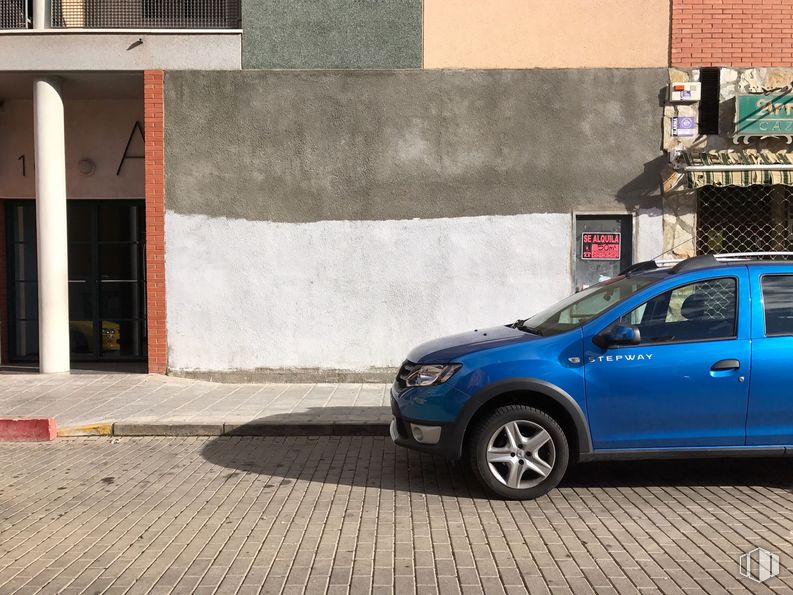 Retail for rent at Calle Zaragoza, 16, Guadalajara, 19005 with wheel, car, tire, vehicle, window, automotive tire, blue, automotive lighting, motor vehicle and automotive design around