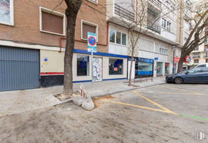 Local en venta en Avenida Reina Victoria, Chamberí, Madrid, 28003 con coche, ventana, edificio, asfalto, superficie de la carretera, vehículo, neumático, barrio, pared y acera alrededor