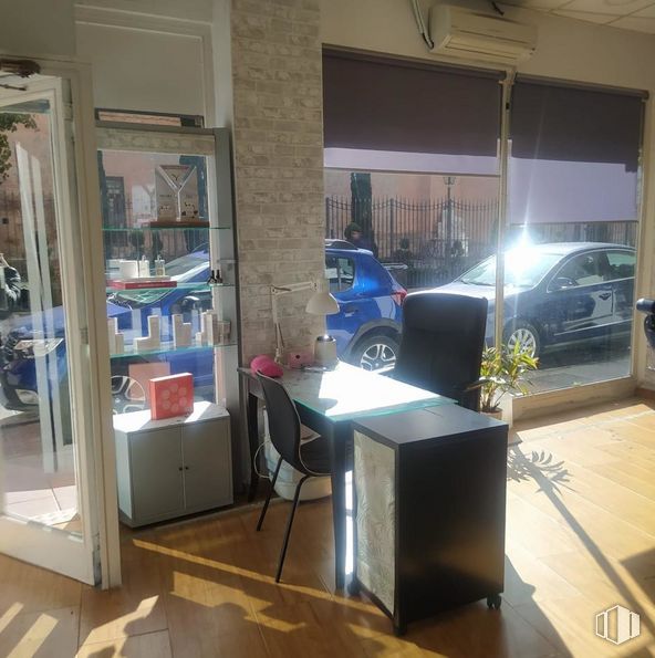 Local en alquiler en Zona  centro, Torrejón de Ardoz, Madrid, 28850 con silla, coche, mesa, equipaje y bolsos, neumático, madera, suelos, interiorismo, edificio y diseño automovilístico alrededor