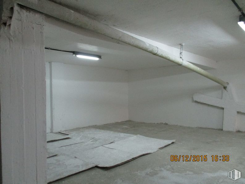 Retail for sale & for rent at Calle Amapola, 3, Segovia, 40006 with fixture, flooring, floor, rectangle, building, composite material, ceiling, glass, wood and shade around