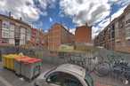 Land for sale at Calle Peña Nueva, 35, Villa de Vallecas, Madrid, 28031 with waste container, car, building, cloud, sky, window, vehicle, motor vehicle, tire and mode of transport around