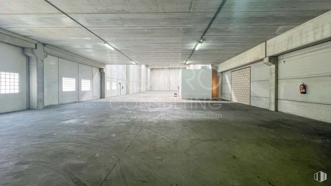 Industrial for sale at Avenida Técnica, Azuqueca de Henares, Guadalajara, 19200 with floor, flooring, hall, shade, ceiling, asphalt, composite material, concrete, window and wood around