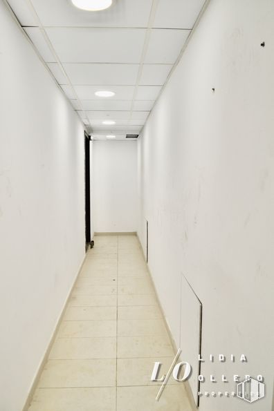 Oficina en alquiler y venta en Calle Francisco Gervás, Tetuán, Madrid, 28020 con rectángulo, madera, piso, paralelo, tintes y matices, techo, accesorio, material compuesto, madera dura y habitación alrededor