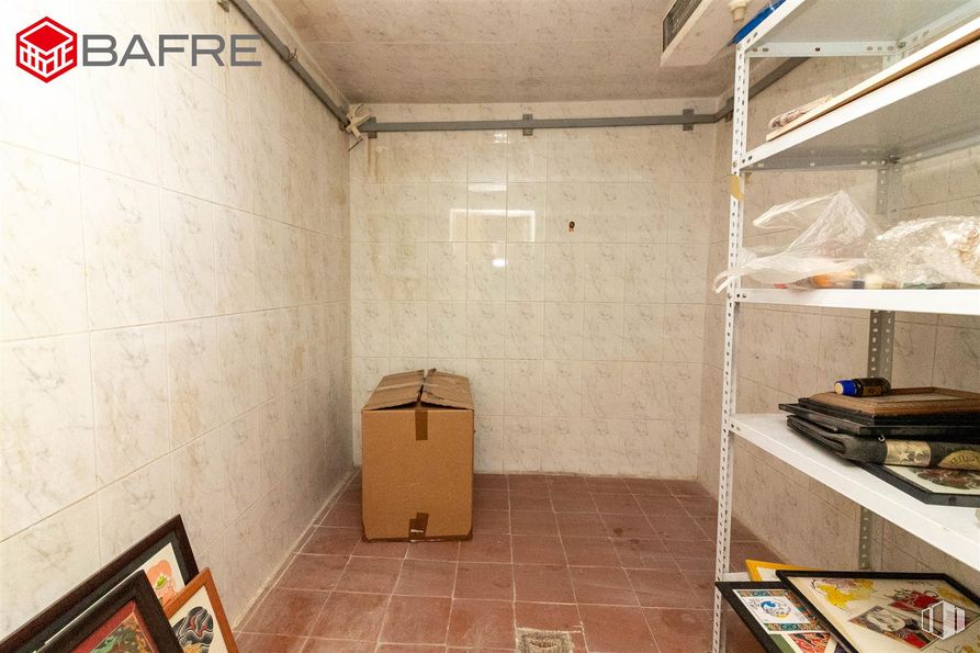 Local en alquiler y venta en Calle Ballesta, Centro, Madrid, 28004 con caja, pared, suelos, suelo, techo, habitación, sótano, material de construcción, tinte para madera y suelo de baldosas alrededor