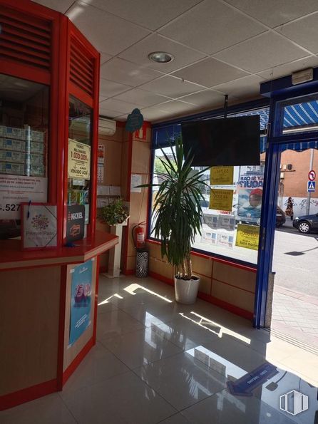 Local en venta en Calle Lima, Fuenlabrada, Madrid, 28944 con planta de interior, propiedad, planta, maceta, interiorismo, edificio, suelos, inmobiliario, accesorio y techo alrededor