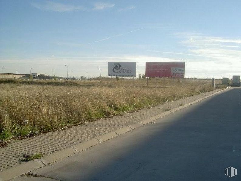 Land for sale at Avenida Industria, Yunquera de Henares, Guadalajara, 19210 with building, cloud, sky, plant, ecoregion, road surface, asphalt, land lot, natural landscape and tar around