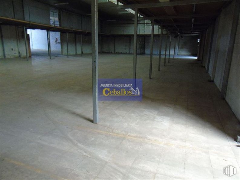 Industrial for sale at Calle Lepanto, Guadalajara, 19004 with building, flooring, floor, hall, parking, ceiling, concrete, parking lot, wood and sport venue around