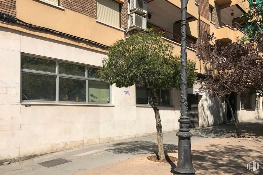 Oficina en alquiler en Avenida Juan de la Cierva, 25, Getafe, Madrid, 28901 con ventana, tiempo de día, edificio, sombra, superficie de la carretera, vecindario, diseño urbano, fachada, bienes raíces y planta alrededor