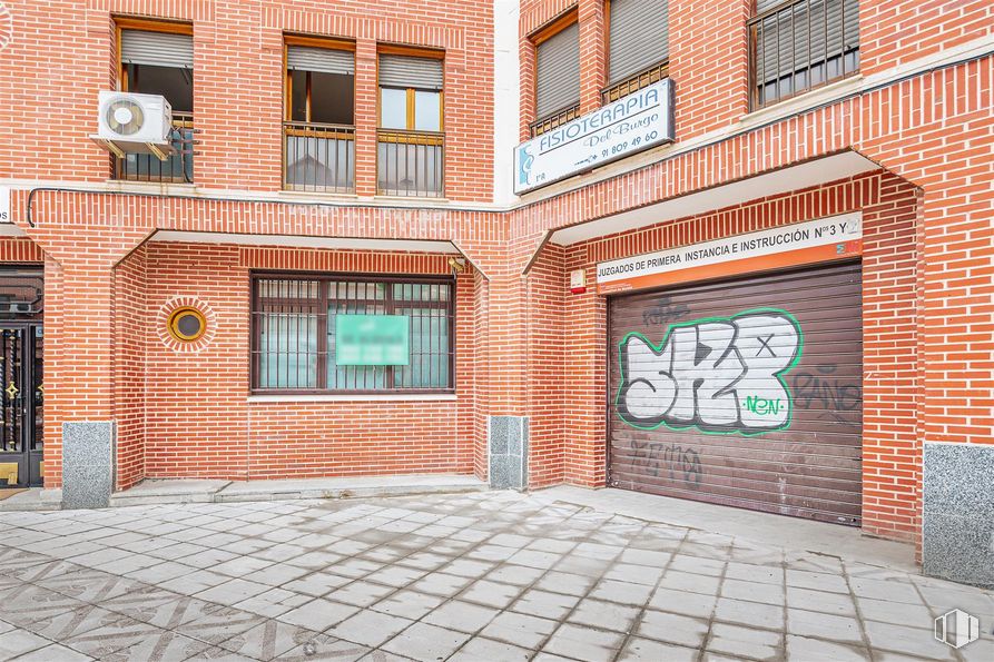 Local en alquiler en Zona centro, Valdemoro, Madrid, 28340 con ventana, edificio, propiedad, madera, albañilería, superficie de la carretera, ladrillo, arquitectura, barrio y espacio público alrededor