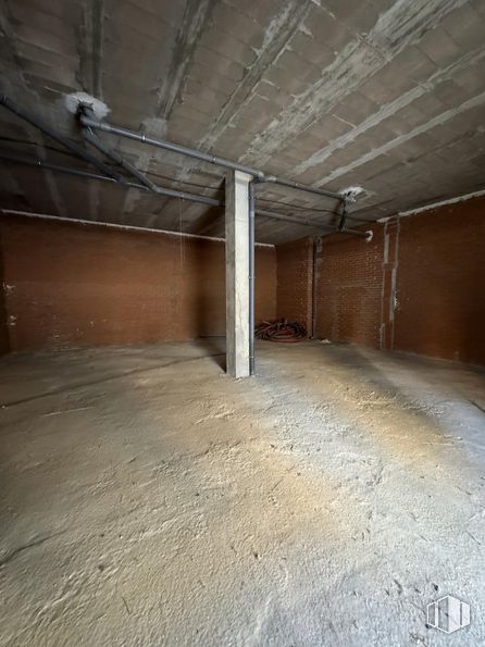 Retail for sale at Calle Dinamarca, Guadalajara, 19005 with floor, flooring, composite material, ceiling, basement, concrete, building material and plaster around