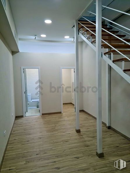 Retail for sale at Calle General Pardiñas, Salamanca, Madrid, 28006 with door, fixture, wood, interior design, architecture, hall, building, floor, flooring and wall around