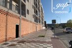 Retail for rent at Calle Infanta Paz de Borbón, Cuenca, 16003 with car, building, property, sky, window, infrastructure, road surface, vehicle, urban design and asphalt around