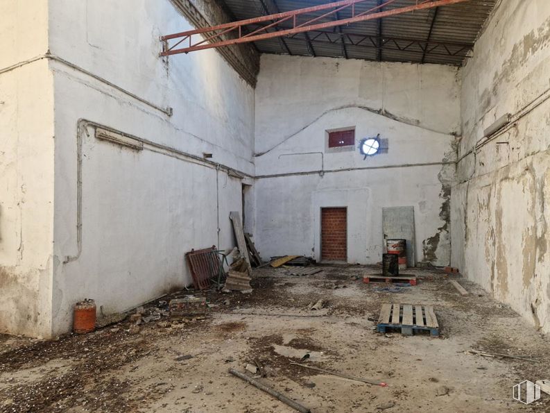 Industrial for sale at Calle Gibraltar Español, Torrijos, Toledo, 45500 with door, wood, gas, concrete, city, brick, composite material, event, flooring and street around