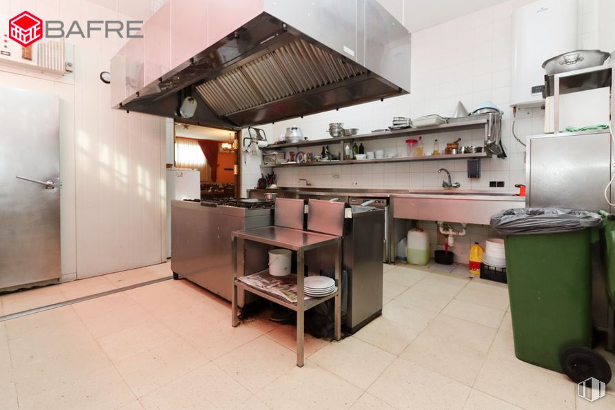 Nave en venta en Calle Duero, Mejorada del Campo, Madrid, 28840 con contenedor de basura, refrigerador, mesa, propiedad, edificio, ebanistería, aparato de cocina, encimera, cocina y interiorismo alrededor