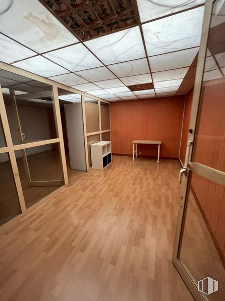 Local en alquiler en Zona Europolis, Las Rozas de Madrid, Madrid, 28230 con mesa, madera, interiorismo, suelos, suelo, accesorio, tinte para madera, casa, madera dura y tablón alrededor