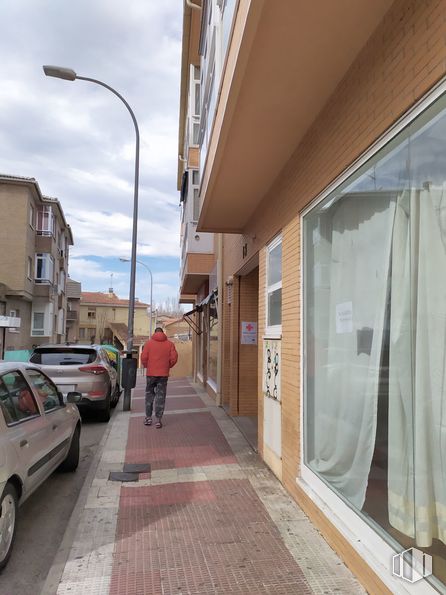 Local en alquiler en Travesía Venta, Collado Villalba, Madrid, 28400 con coche, persona, parte superior, ropa, rueda, neumático, pantalones, barrio, puerta y acera alrededor