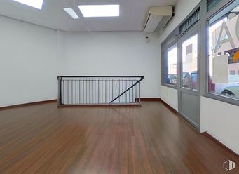 Retail for sale at Calle Martínez de la Riva, Puente de Vallecas, Madrid, 28018 with car, flooring, floor, wood flooring, wood, interior design, ceiling, laminate flooring, hardwood and hall around