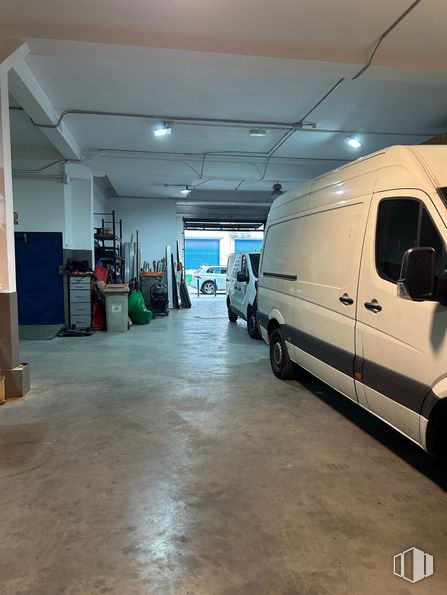 Industrial for sale at Calle Luis I, Villa de Vallecas, Madrid, 28031 with van, tire, wheel, door, vehicle, hood, automotive tire, car, automotive lighting and compact van around