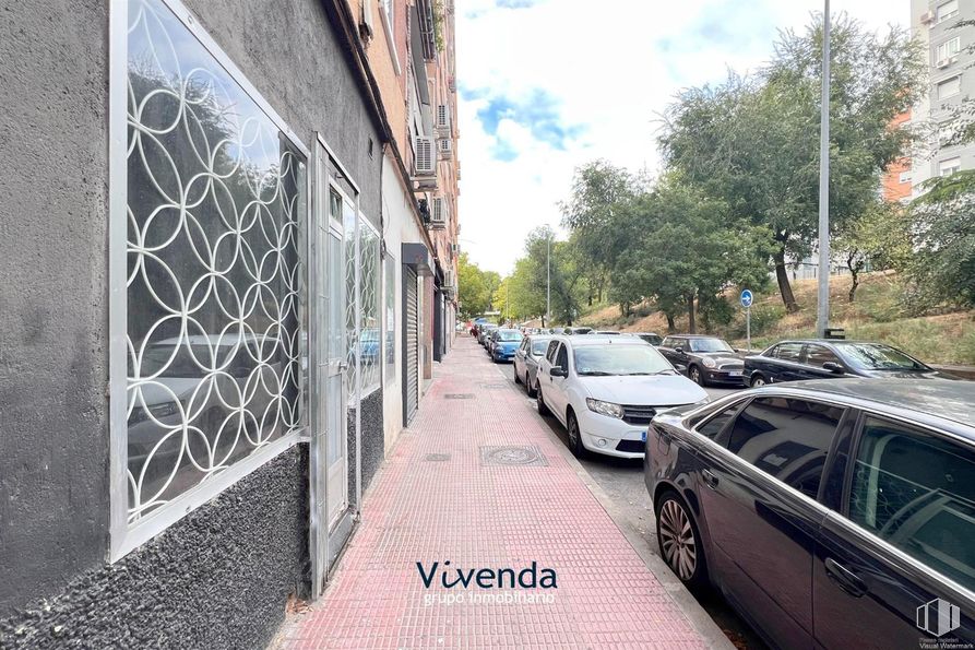 Local en alquiler y venta en Calle Soria, Móstoles, Madrid, 28934 con coche, neumático, rueda, vehículo terrestre, vehículo, iluminación del automóvil, cielo, planta, edificio y superficie de la carretera alrededor