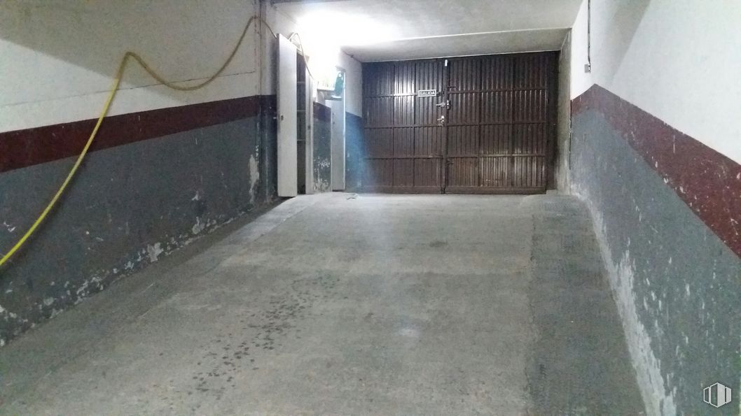 Retail for sale at Calle Espejo, 4, Centro, Madrid, 28013 with fixture, floor, building, composite material, flooring, gas, concrete, ceiling, building material and metal around