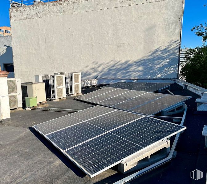 Oficina en venta en Zona San Blas, San Blas - Canillejas, Madrid, 28037 con edificio, día, propiedad, energía solar, cielo, panel solar, luz, azur, ventana y energía solar alrededor