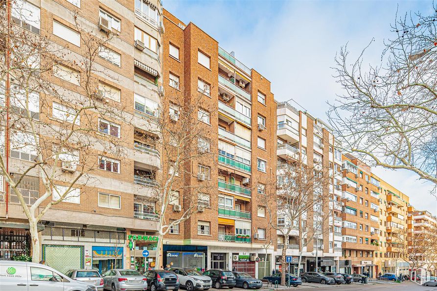 Local en venta en Calle Corazón de María, 5, Chamartín, Madrid, 28002 con coche, edificio, rueda, neumático, propiedad, ventana, cielo, vehículo, infraestructura y nube alrededor