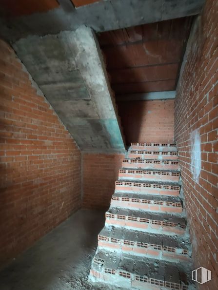 Retail for sale at Calle Carreteros, 9, Loeches, Madrid, 28890 with pillow, brickwork, brick, wood, building material, tints and shades, symmetry, flooring, ceiling and concrete around