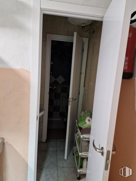 Local en venta en Zona Marqués de Vadillo, Carabanchel, Madrid, 28019 con edificio, madera, suelo, casa, puerta, suelos, planta, techo, madera dura y apartamento alrededor