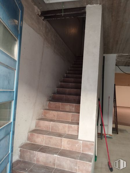 Nave en venta en Polígono Ermita, El Viso de San Juan, Toledo, 45215 con madera, escaleras, suelos, suelo, material compuesto, accesorio, material de construcción, hormigón, tintes y matices y pasamanos alrededor