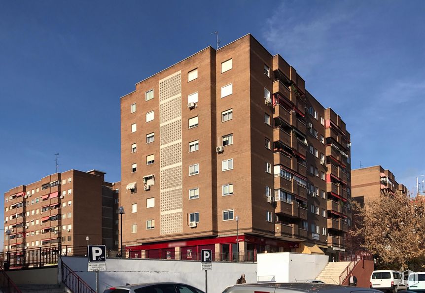 Local en alquiler en Calle Libertad, 28, Móstoles, Madrid, 28936 con edificio, cielo, propiedad, ventana, nube, luz de la calle, bloque de torre, condominio, diseño urbano y torre alrededor