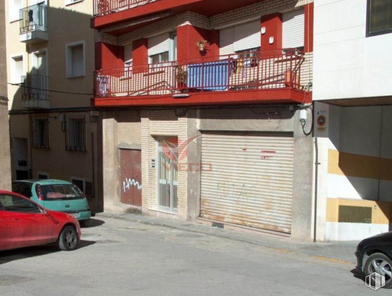 Retail for sale at Zona céntrica, Cuenca, 16004 with tire, car, wheel, automotive parking light, property, building, window, vehicle, architecture and neighbourhood around