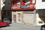 Retail for sale at Zona céntrica, Cuenca, 16004 with tire, car, wheel, automotive parking light, property, building, window, vehicle, architecture and neighbourhood around