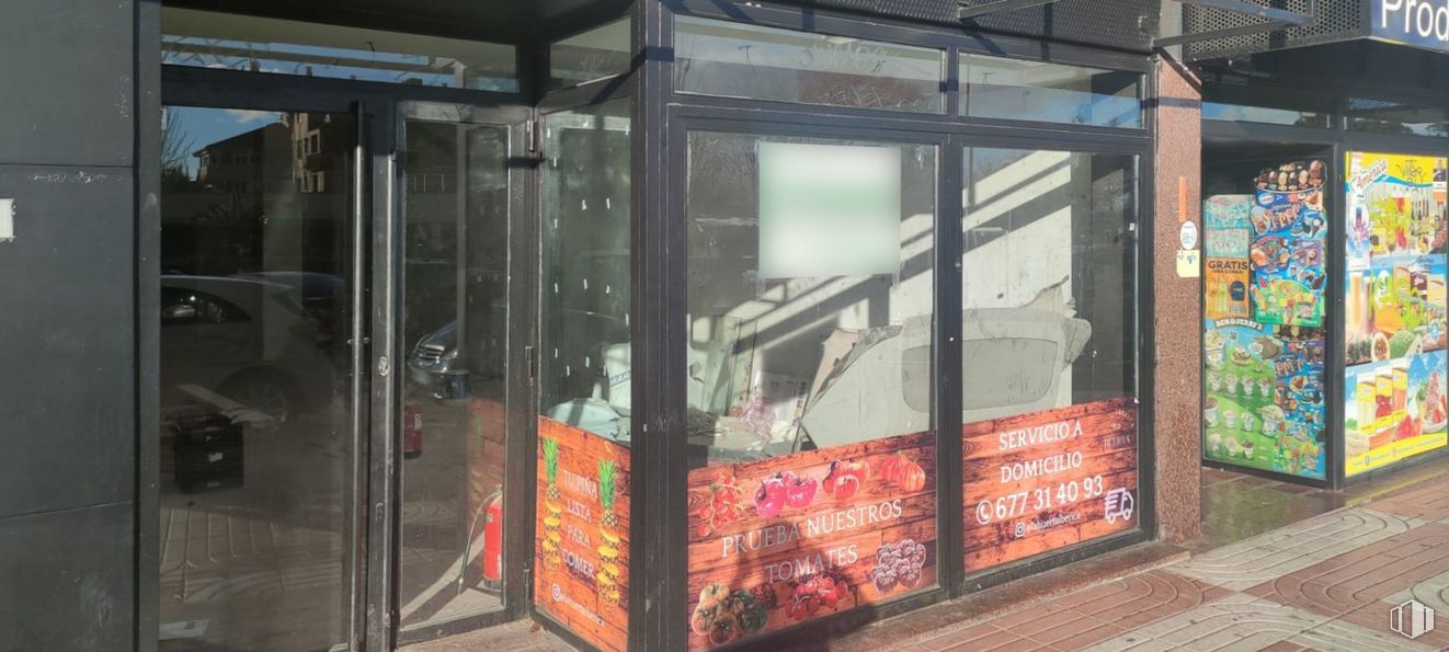 Retail for rent at Carretera Boadilla - Majadahonda, Majadahonda, Madrid, 28220 with gas, public transport, automotive exterior, motor vehicle, electronic device, glass, advertising, machine, display case and facade around