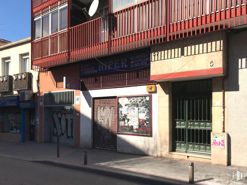 Retail for rent at Avenida Peña Prieta, 57, Puente de Vallecas, Madrid, 28038 with building, door, window, wood, line, sky, real estate, facade, city and urban design around