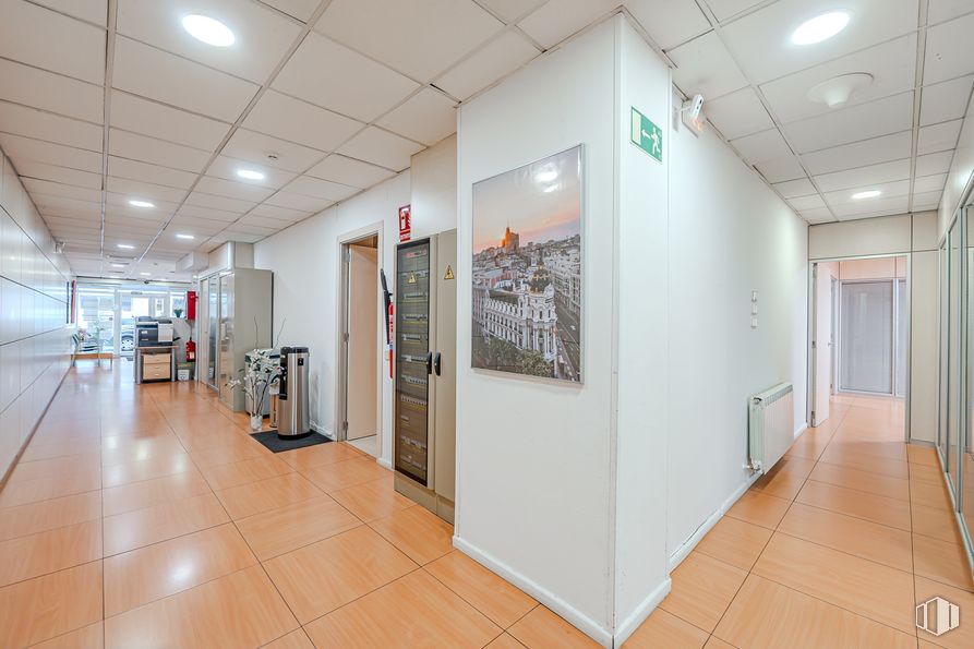 Retail for sale at Calle Núñez Morgado, Chamartín, Madrid, 28036 with flooring, floor, interior design, ceiling, lighting, door, composite material, glass, room and hall around