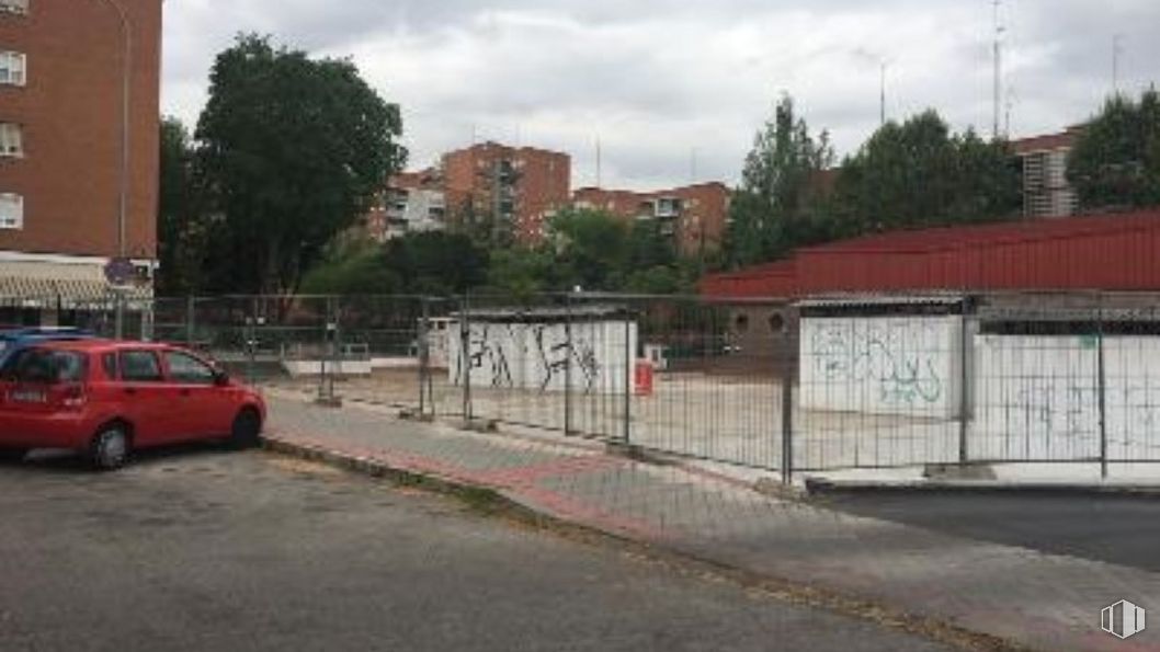 Suelo en venta en Calle Jacobina, 4, Carabanchel, Madrid, 28047 con coche, edificio, cielo, neumático, vehículo, nube, rueda, árbol, superficie de la carretera y asfalto alrededor