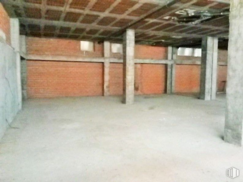 Retail for sale & for rent at Calle Agustín Rodríguez Sahagún, Ávila, 05003 with building, hall, wood, house, brickwork, flooring, floor, brick, building material and hardwood around