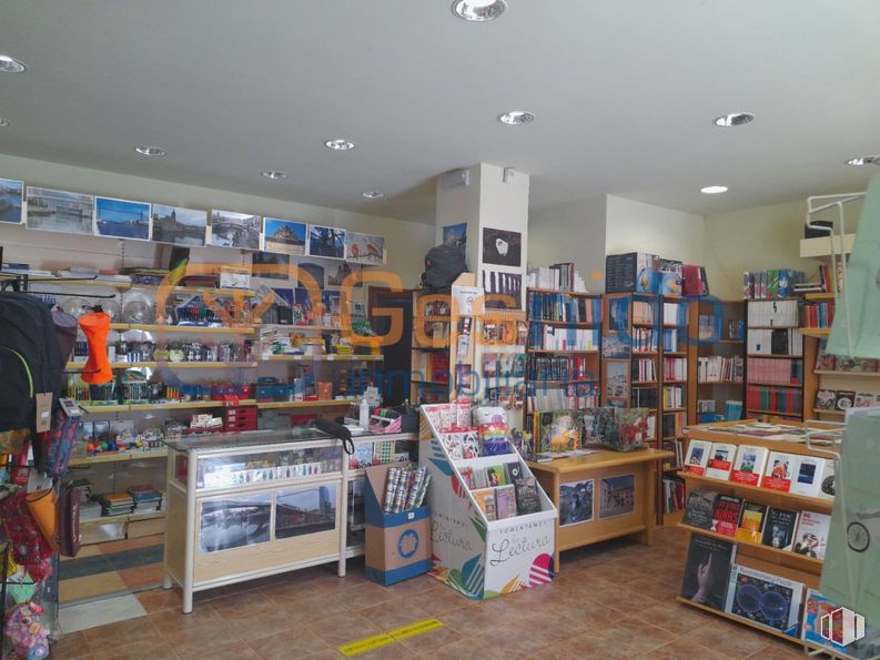 Retail for sale at Nueva Segovia, Segovia, 40006 with shelf, bookcase, shelving, publication, interior design, retail, book, floor, flooring and customer around