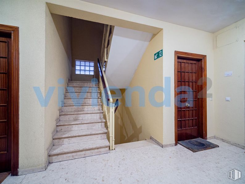 Office for sale at Zona Fuente del Berro, Salamanca, Madrid, 28028 with door, window, building, fixture, wood, paint, floor, flooring, hall and stairs around