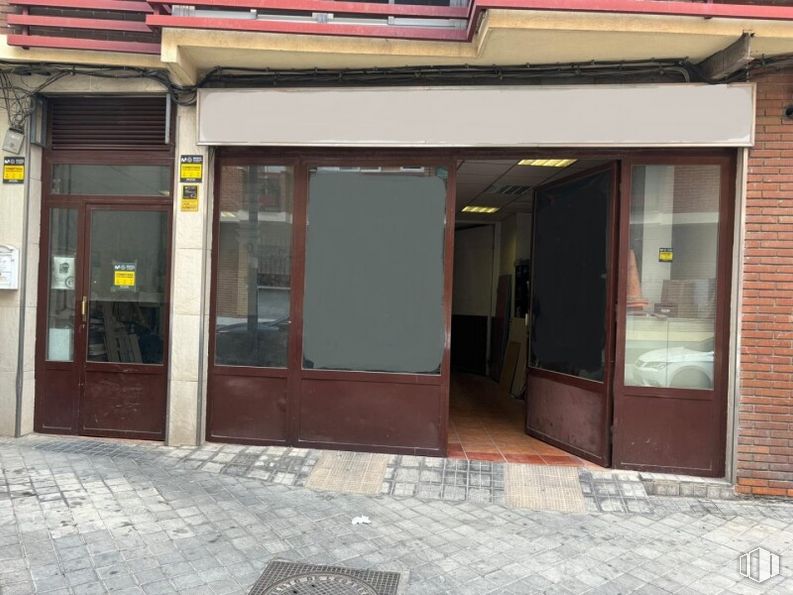 Local en venta en Centro urbano, Leganés, Madrid, 28912 con puerta, edificio, accesorio, ventana, casa, fachada, tintes y matices, material compuesto, madera y toldo alrededor