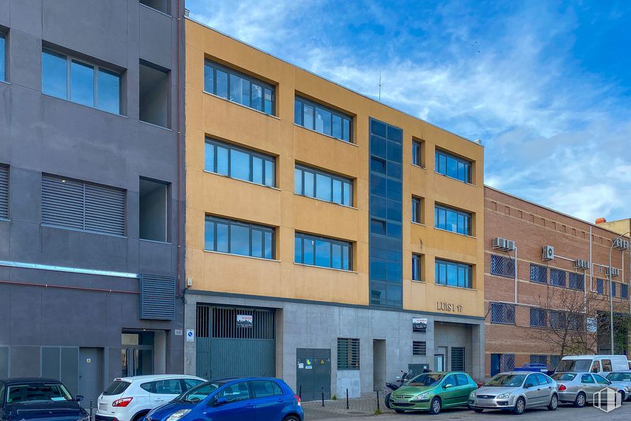 Oficina en alquiler en Calle Luis I, 17, Villa de Vallecas, Madrid, 28031 con ventana, edificio, nube, propiedad, cielo, azul, accesorio, bloque de pisos, diseño urbano y condominio alrededor