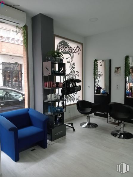 Retail for rent at  Casco Antiguo, Majadahonda, Madrid, 28220 with chair, furniture, couch, table, comfort, picture frame, interior design, bookcase, living room and lamp around