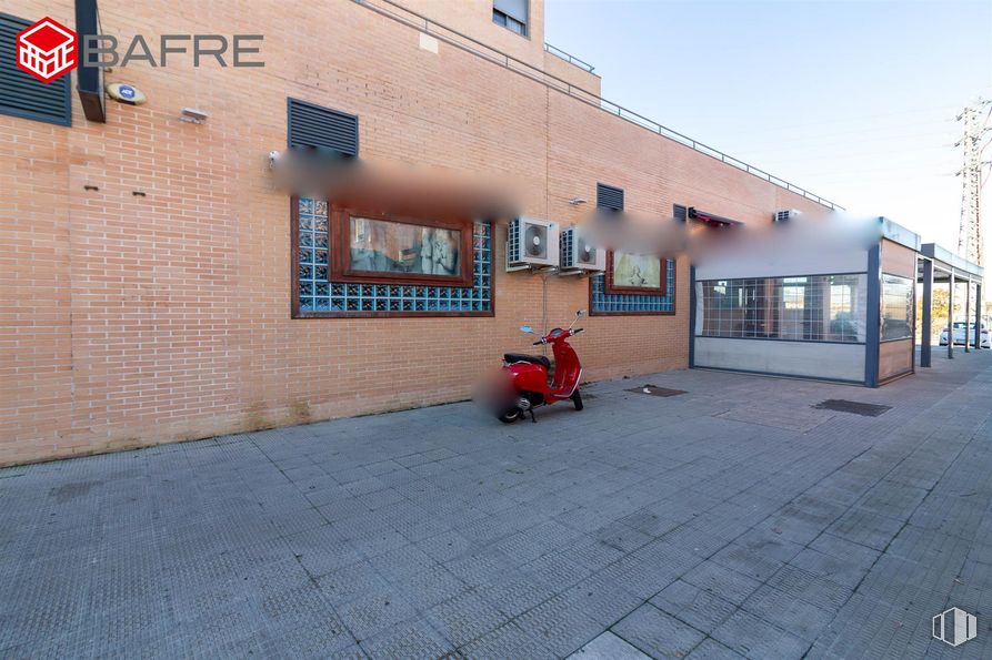 Retail for sale at Avenida España, Valdemoro, Madrid, 28341 with motorcycle, building and window around